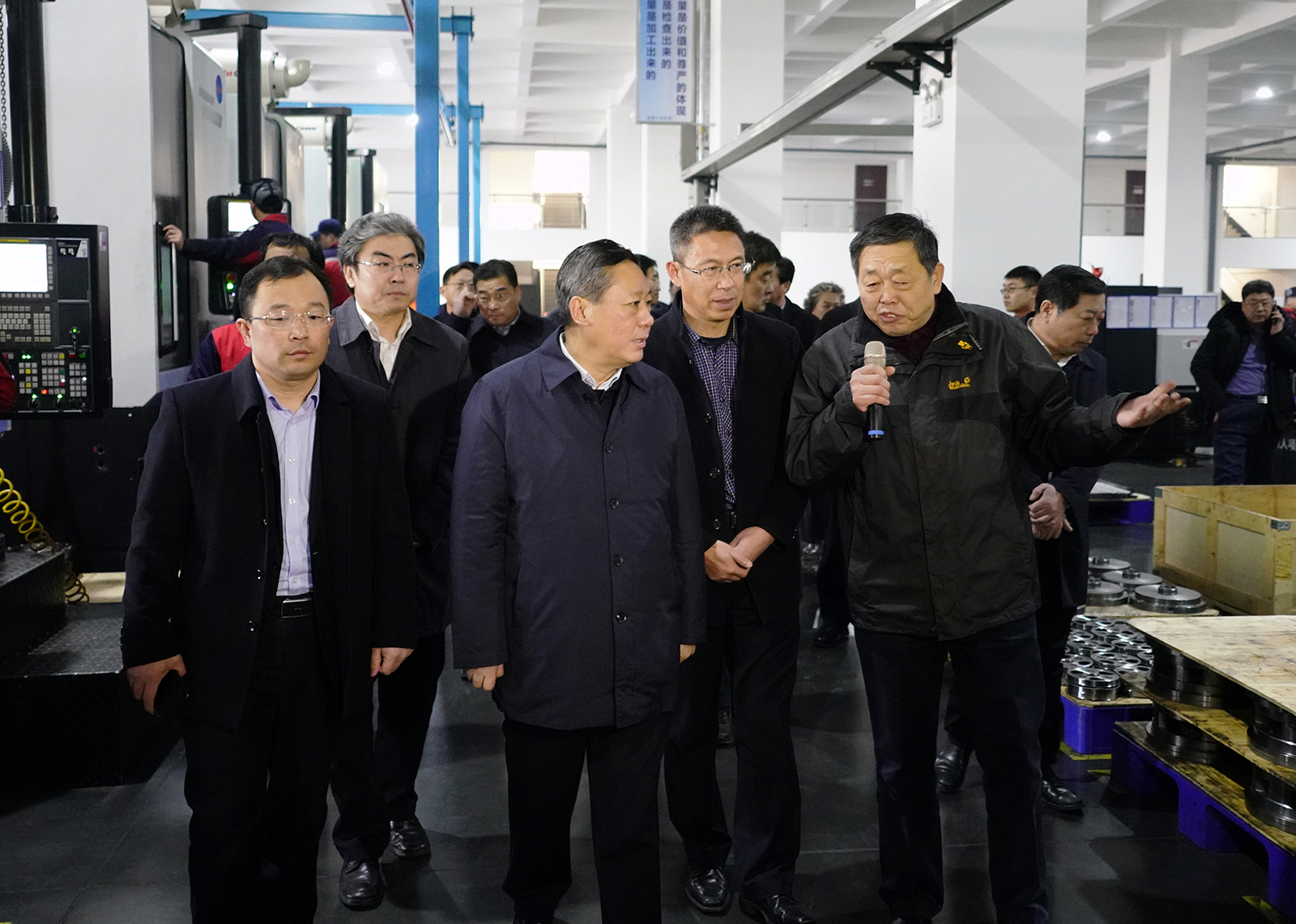 市委书记张术平一行来qy88vip.cnn千亿精密调研指导